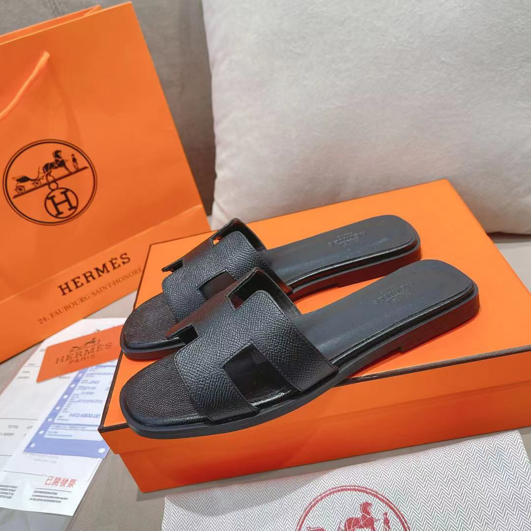 UA H**me5 Oran sandal