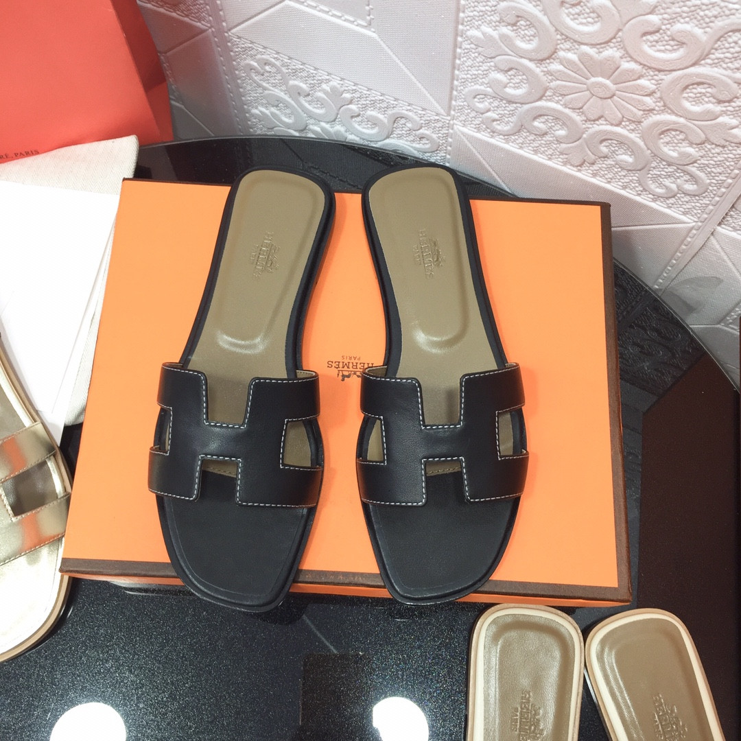 UA H**me5 Oran sandal