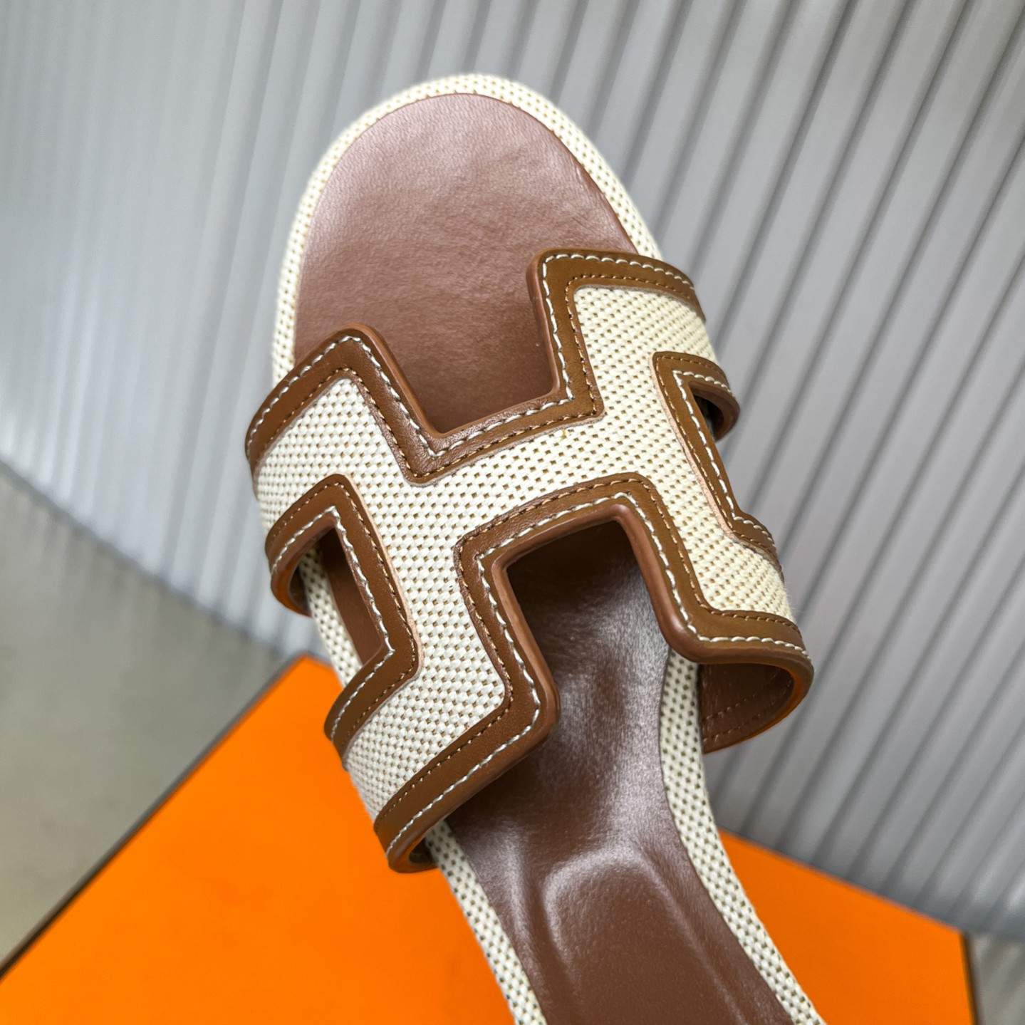 UA H**me5 Oasis sandal