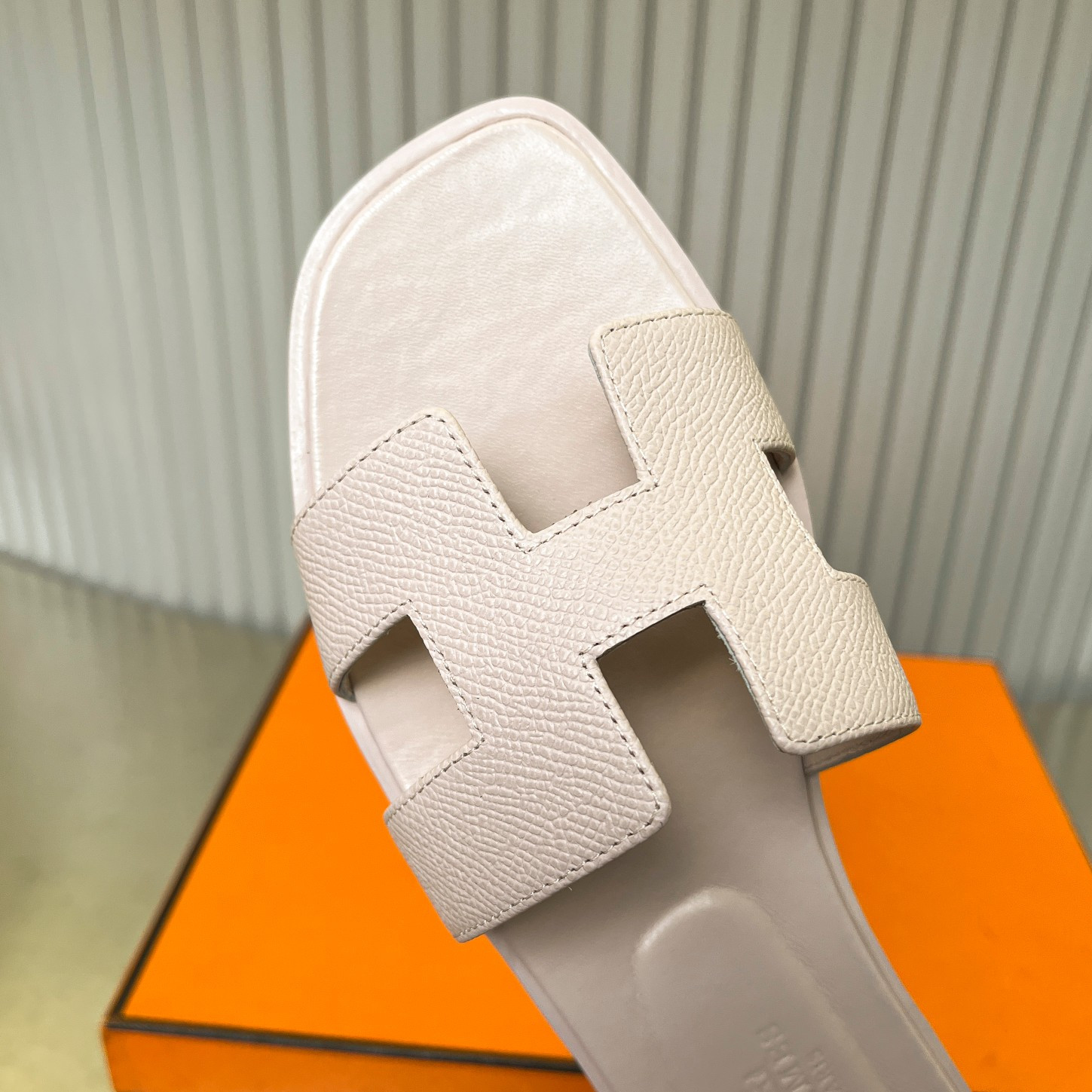 UA H**me5 Oran sandal