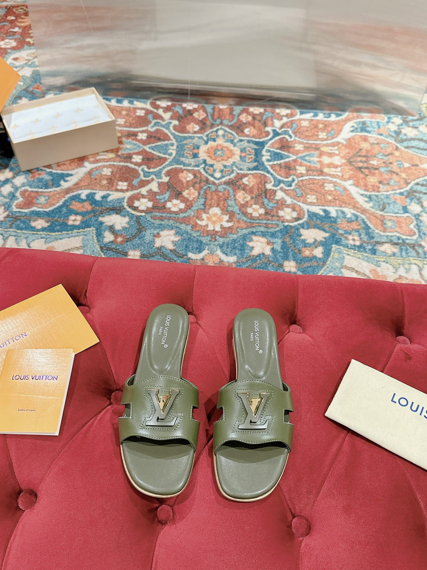 UA LV Flat Mule