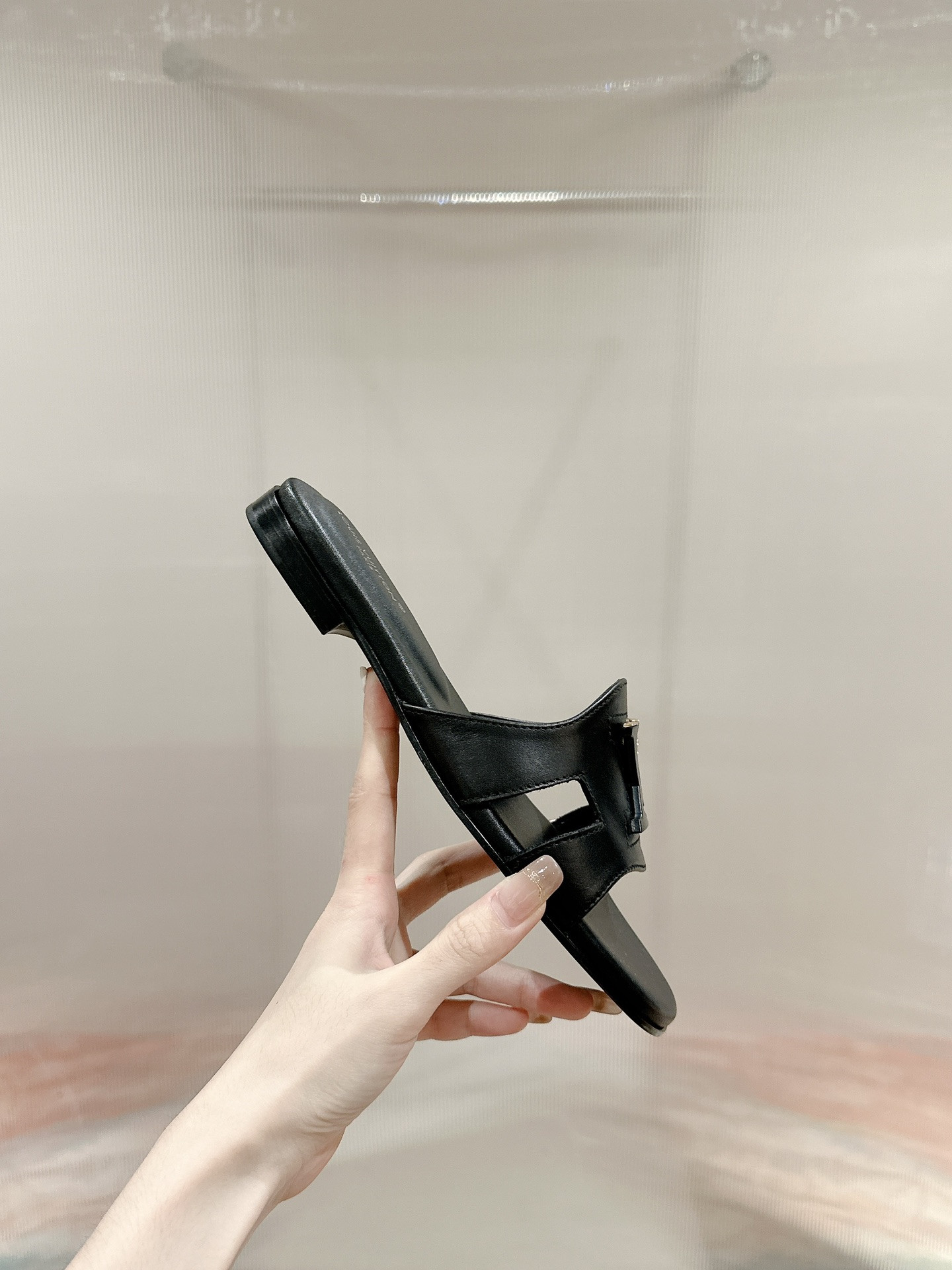 UA LV Flat Mule