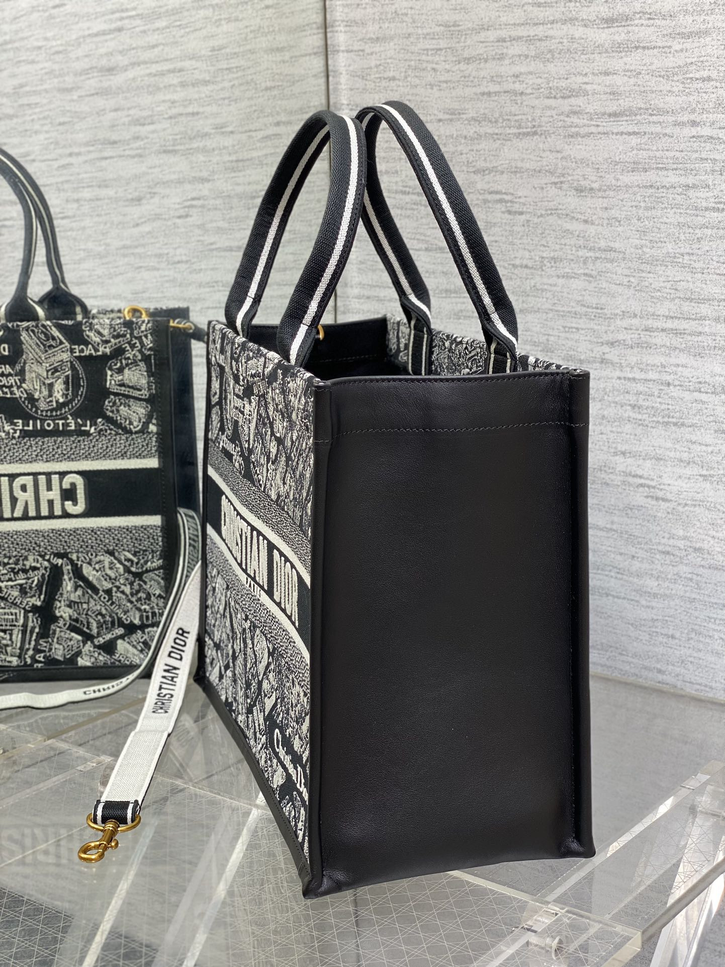 D10r Medium D10r Book Tote Black and White Plan de Paris Embroidery 36 x 27.5 x 16.5 cm
