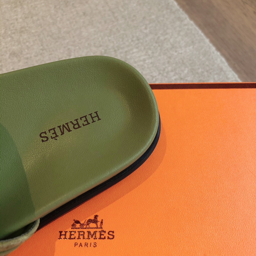 UA H**me5 Empire sandal