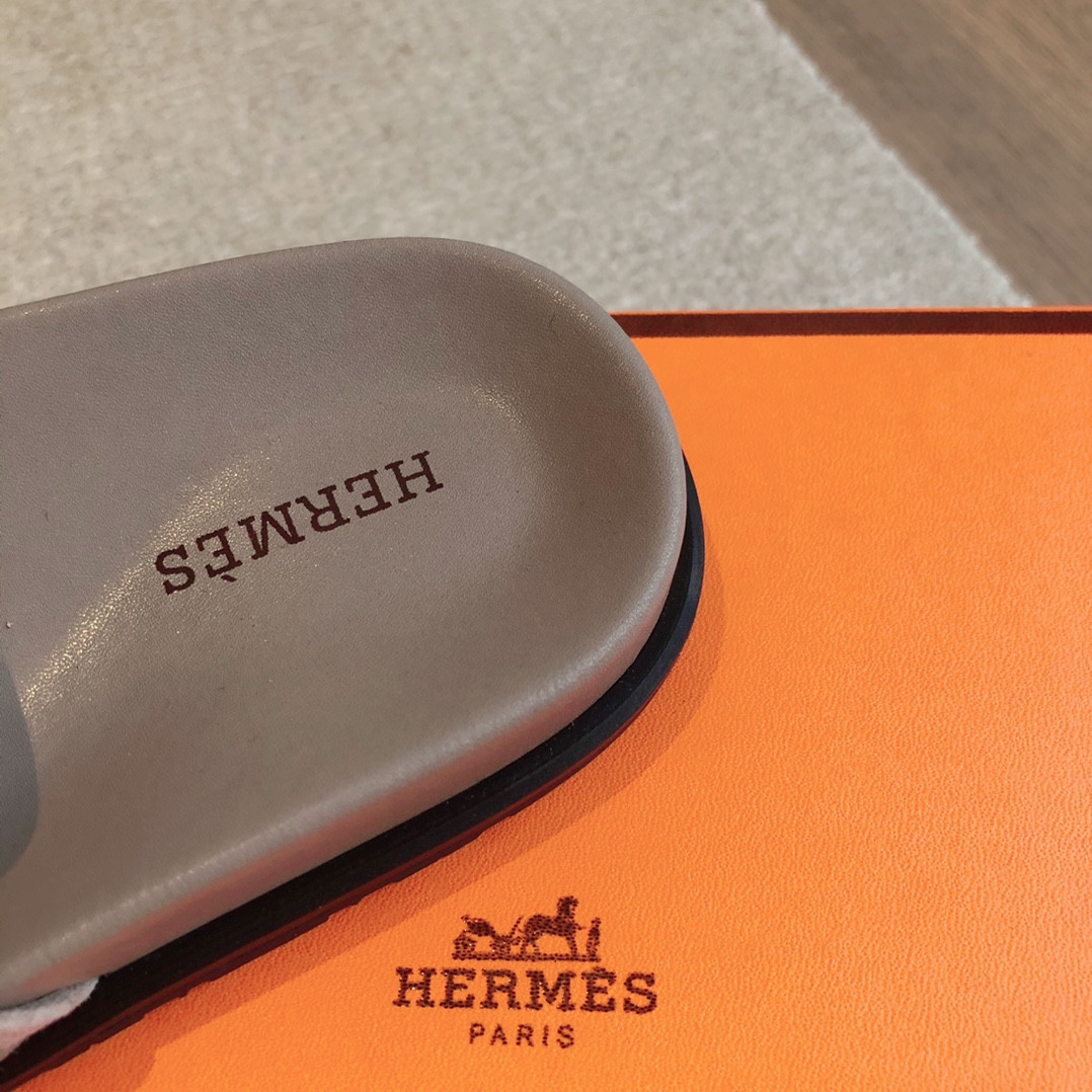 UA H**me5 Empire Sandal