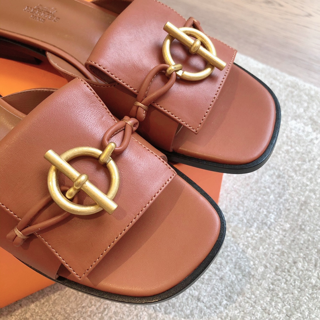 UA H**me5 Isle sandal