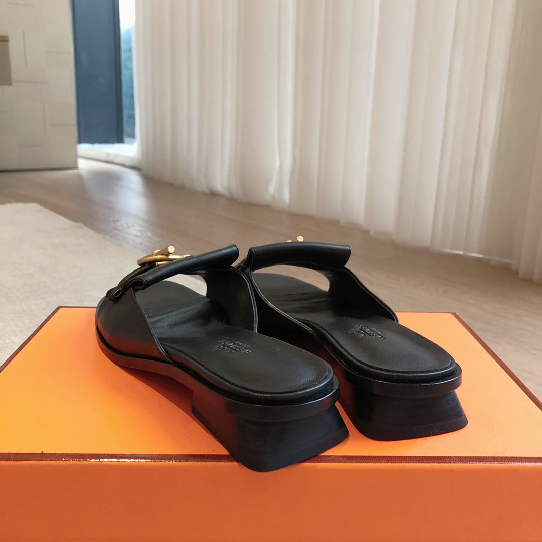 UA H**me5 Isle sandal