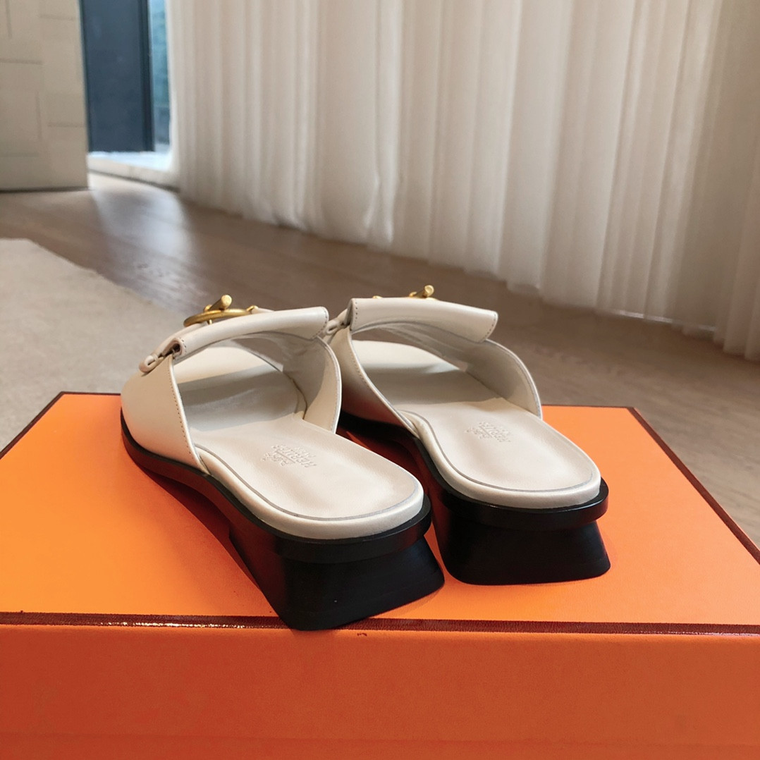 UA H**me5 Isle sandal