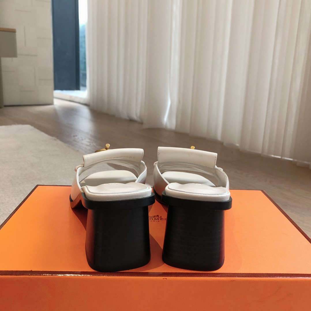 UA H**me5 Isle sandal