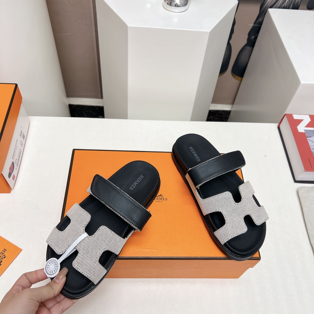 UA H**me5 Chypre sandal