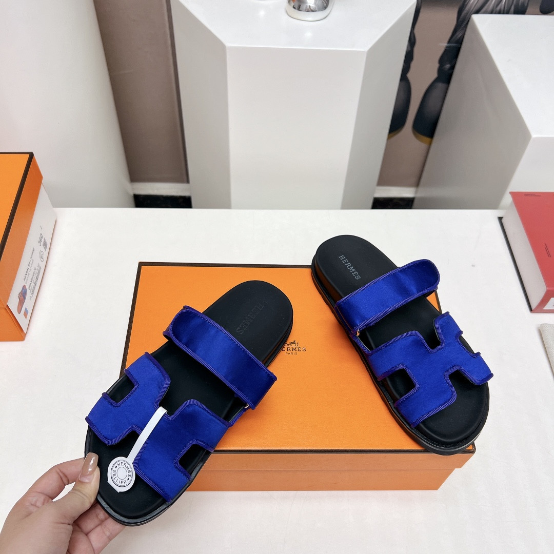 UA H**me5 Chypre sandal
