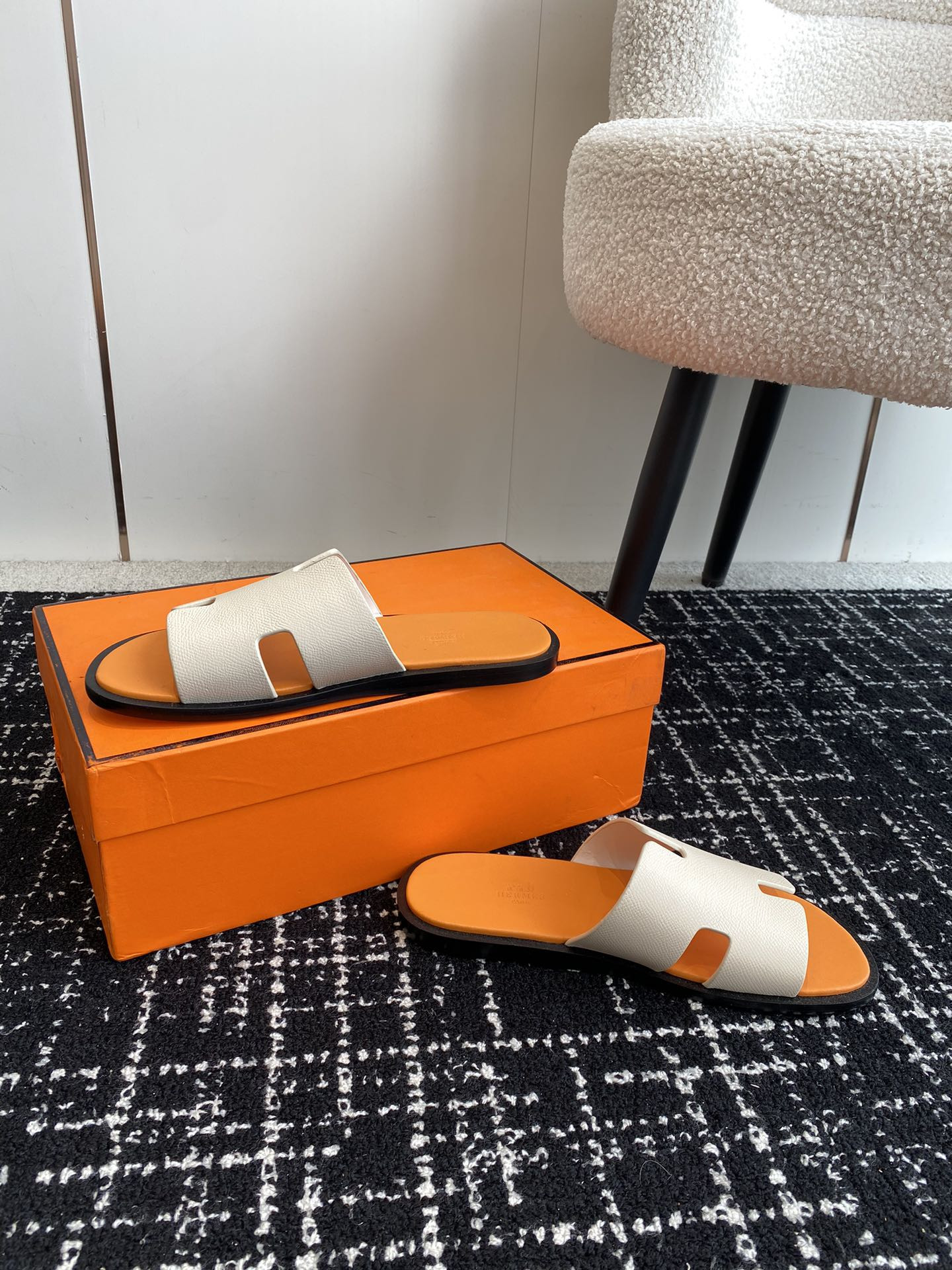 UA H**me5 Izmir sandal