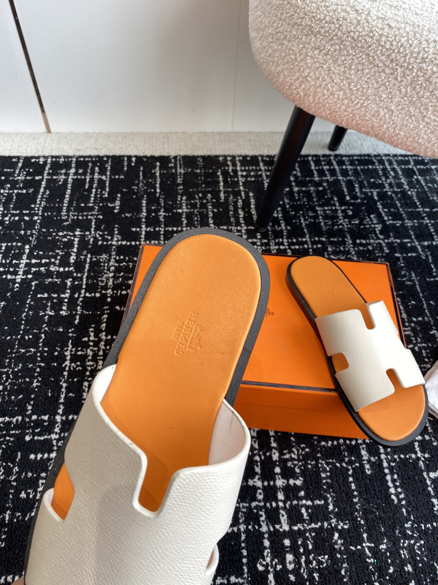 UA H**me5 Izmir sandal