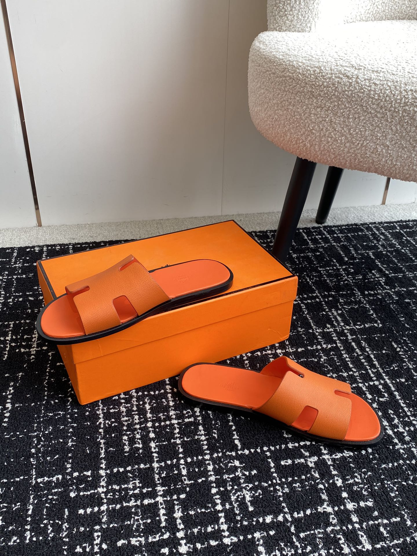 UA H**me5 Izmir sandal