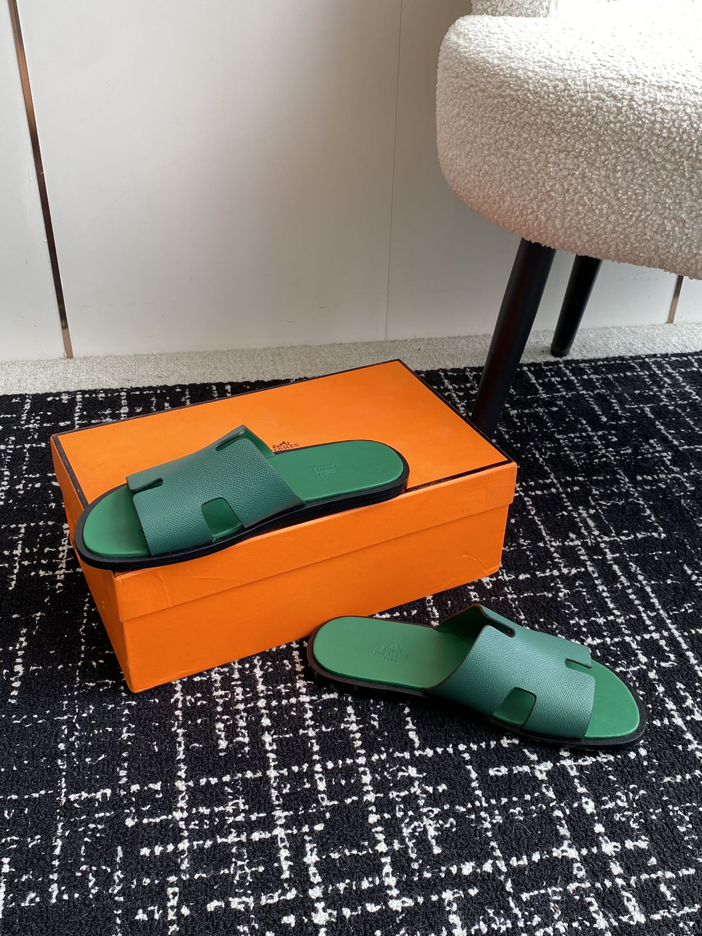 UA H**me5 Izmir sandal