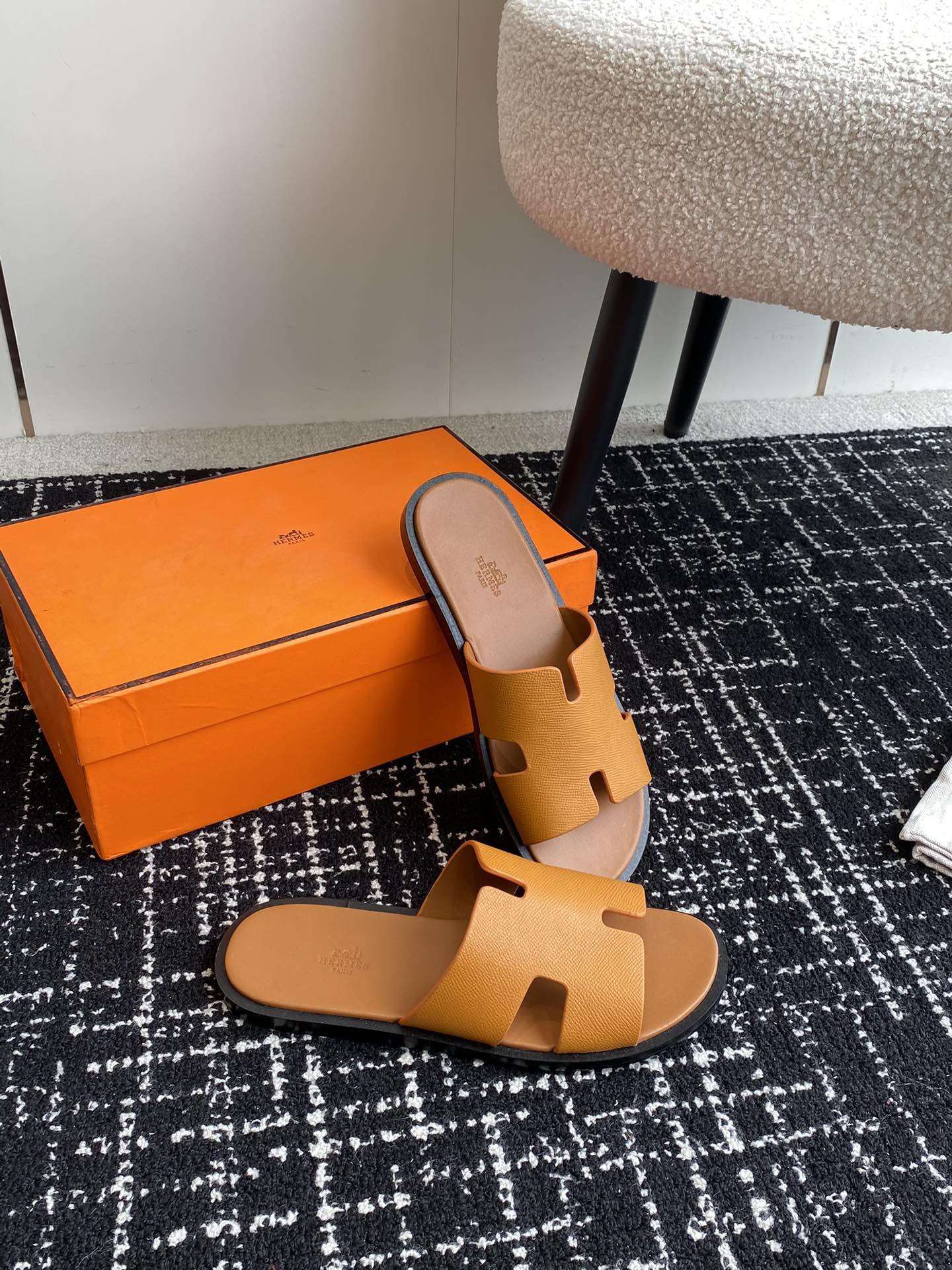 UA H**me5 Izmir sandal