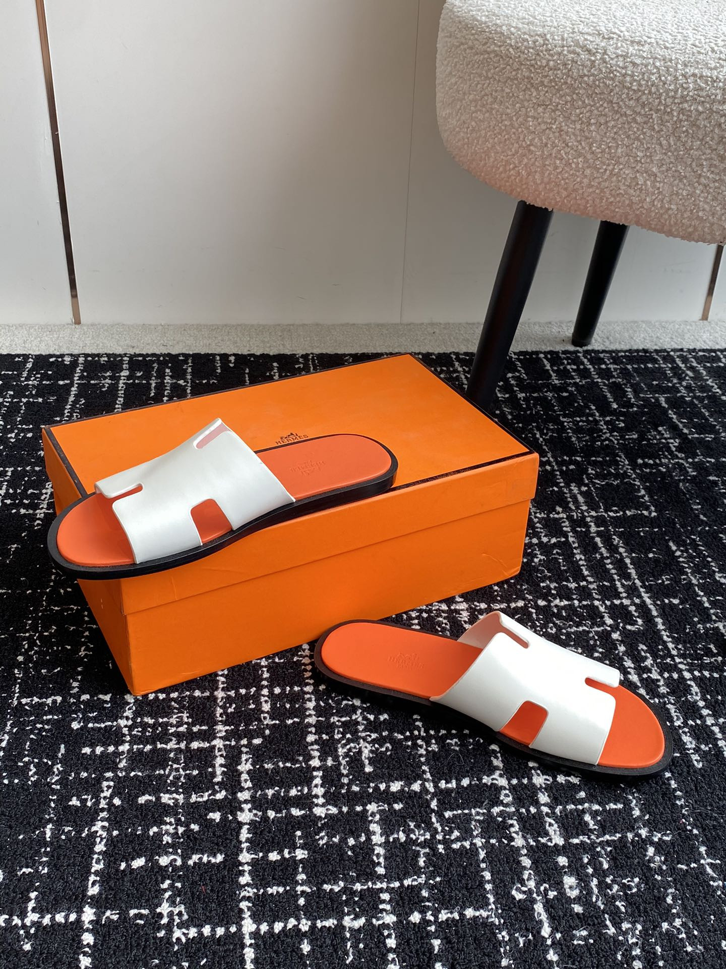 UA H**me5 Izmir sandal