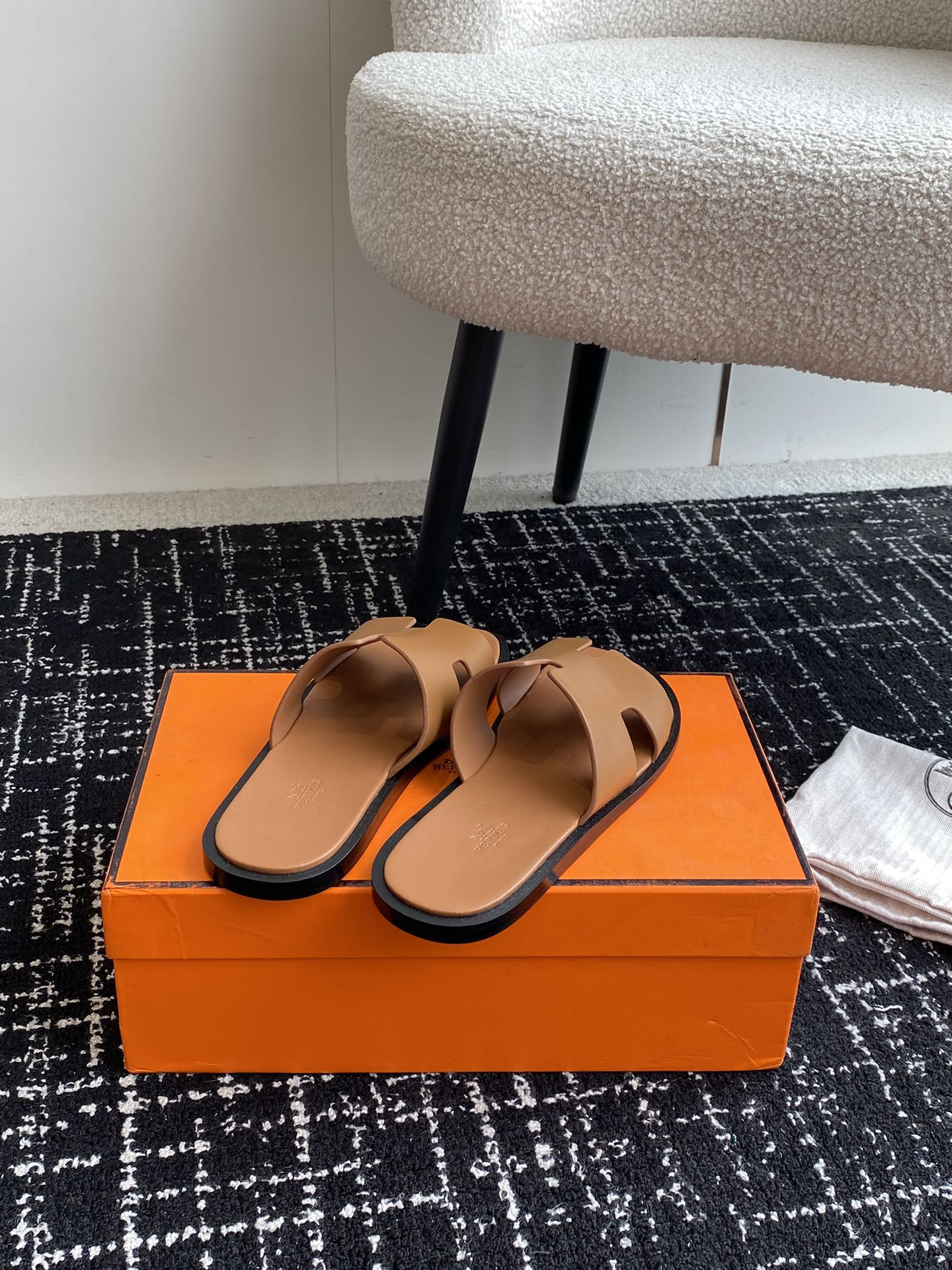 UA H**me5 Izmir sandal