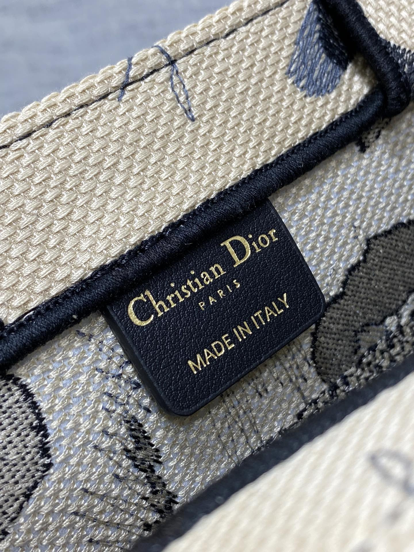 D10r Tote 26 x 8 x 22cm