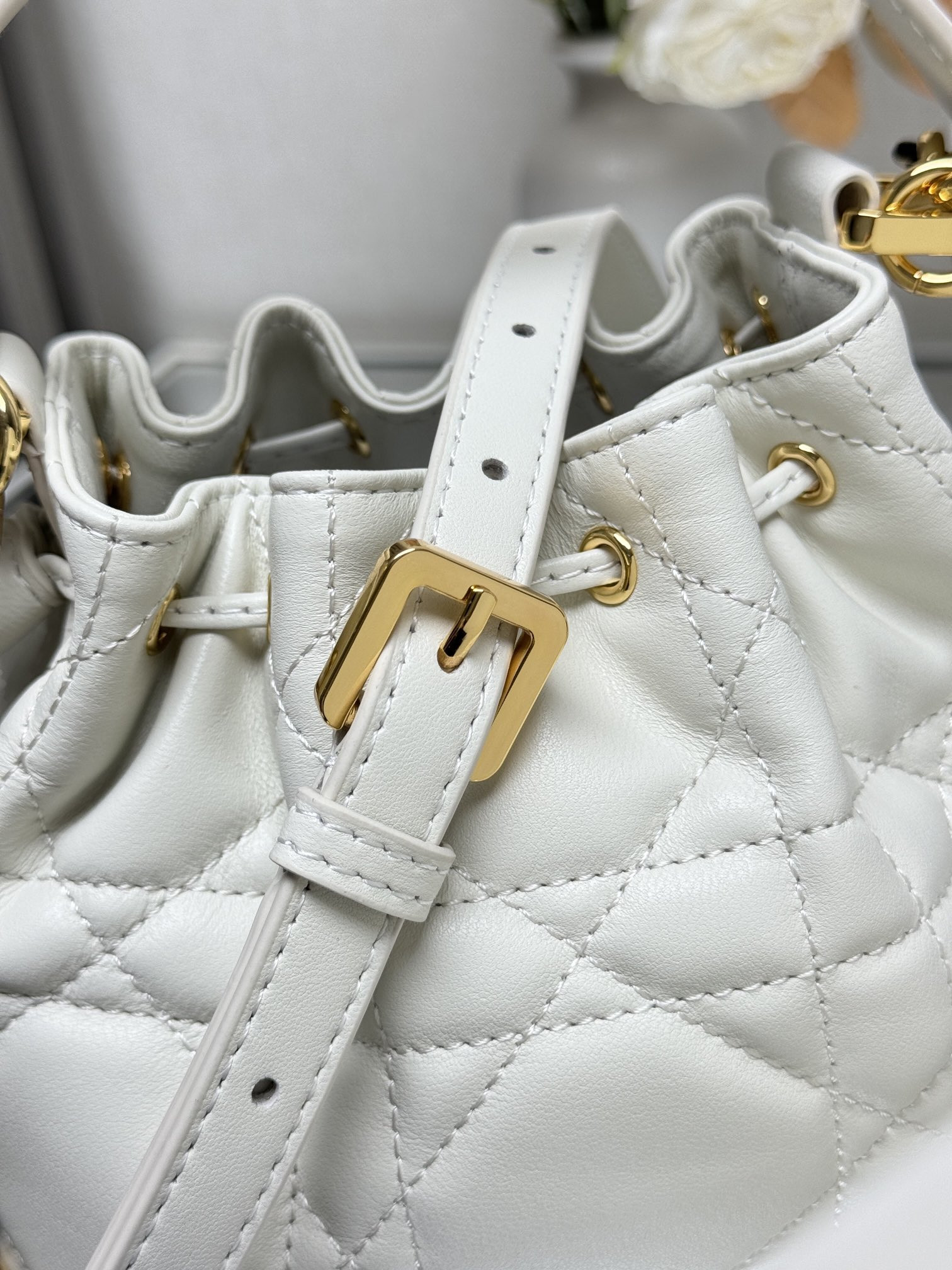 Small D10r Jolie Bucket Bag 17 x 16 x 10.5 cm