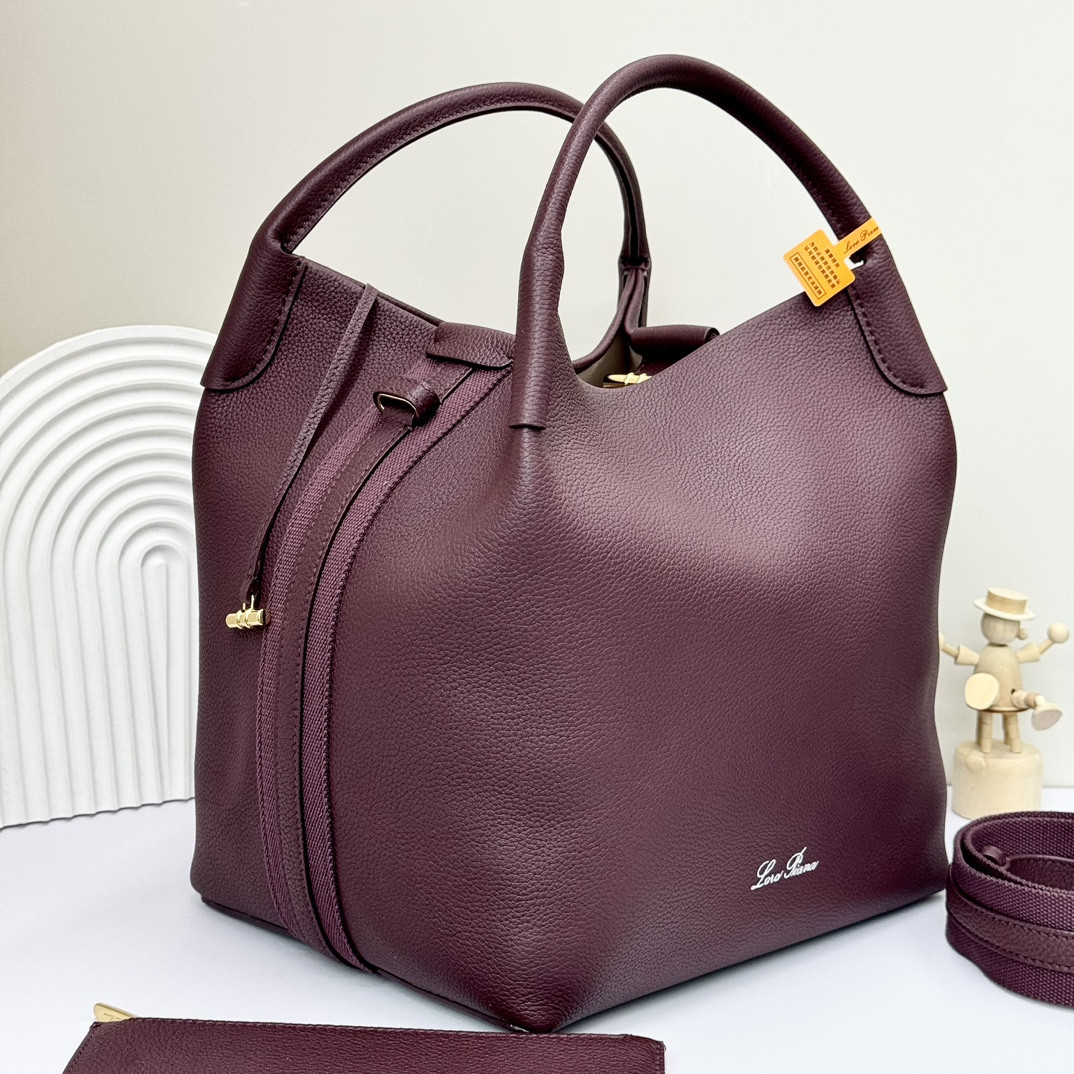 L0r0 P1ana Large Bale Bag Grained Calfskin 24 x 20 x 27 cm