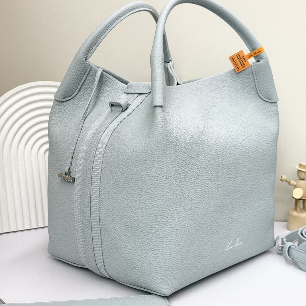 L0r0 P1ana Large Bale Bag Grained Calfskin 24 x 20 x 27 cm