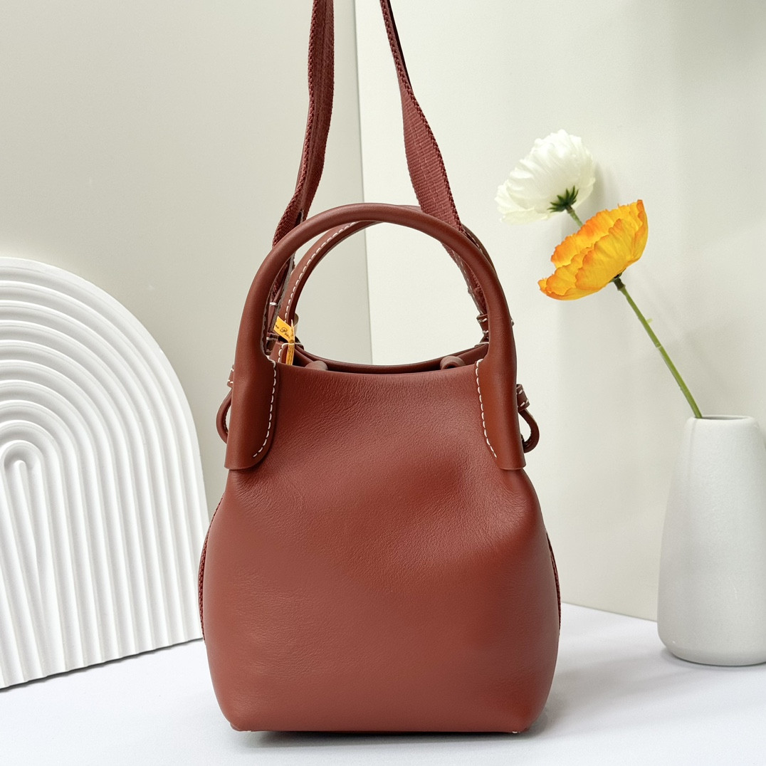 L0r0 P1ana Micro Bale bag Smooth Calfskin 23 x 16 x 14 cm