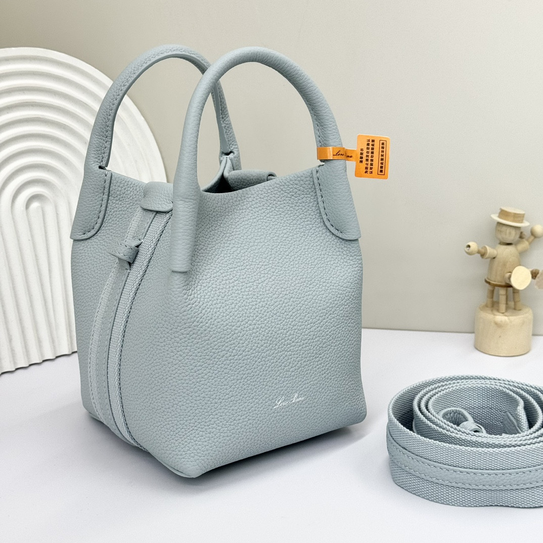 L0r0 P1ana Micro Bale bag Grained Calfskin 23 x 16 x 14 cm