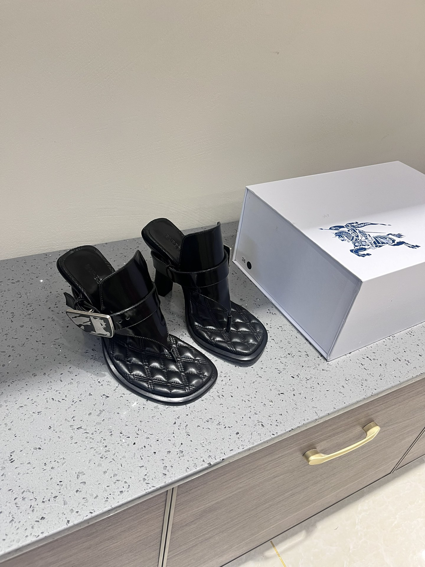 UA Bv*b*rry Slides