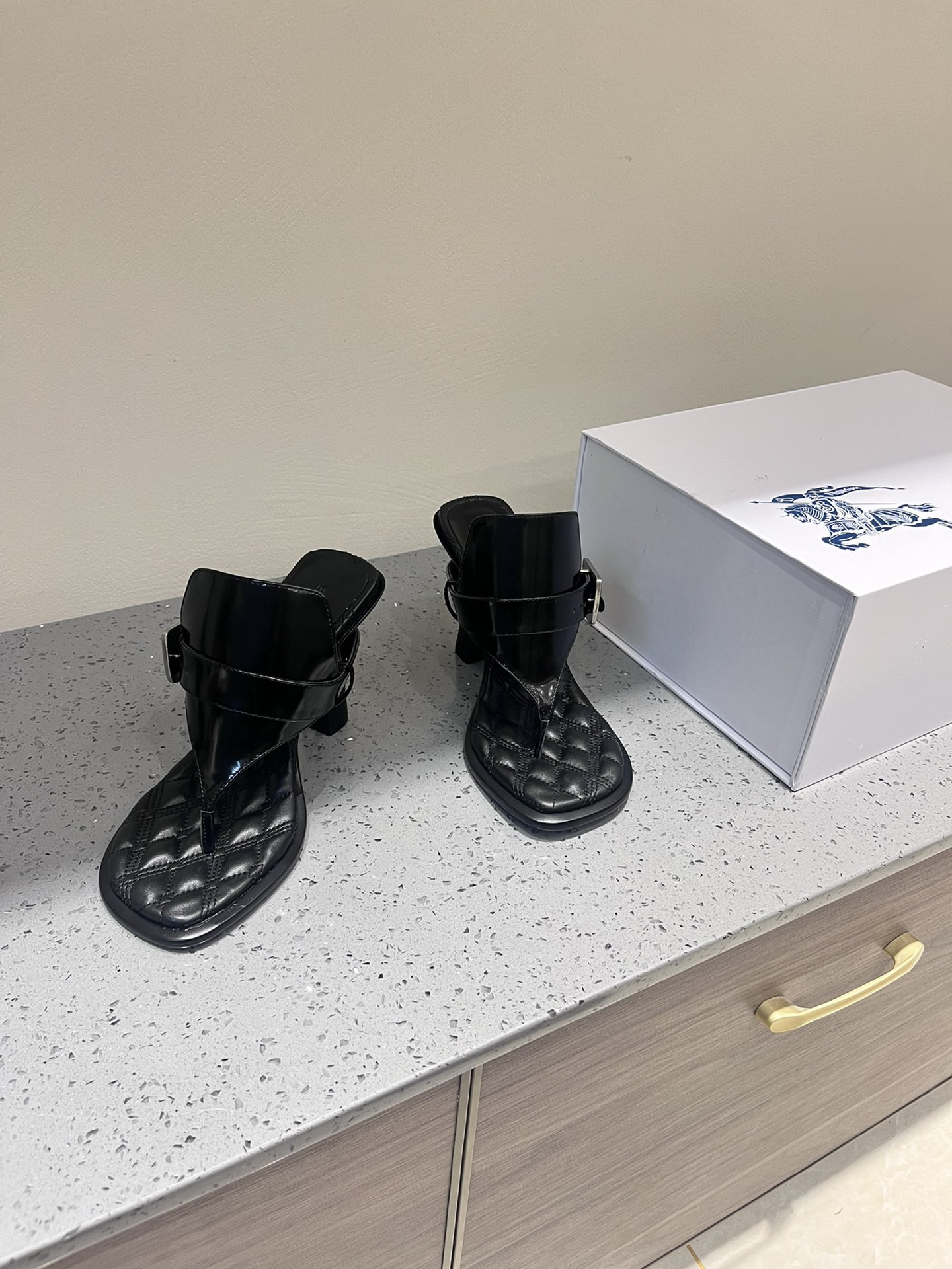 UA Bv*b*rry Slides