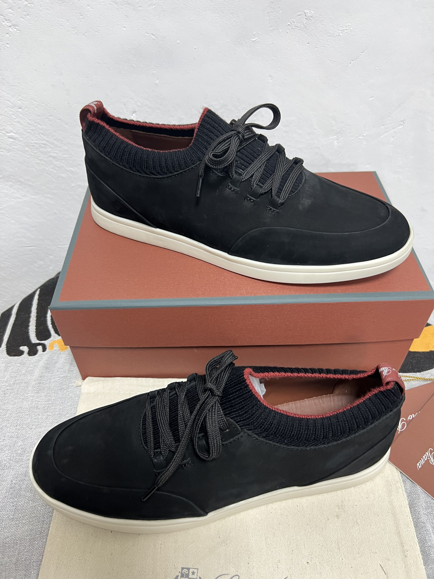 UA L0r0 P1ana Soho Walk Sneaker