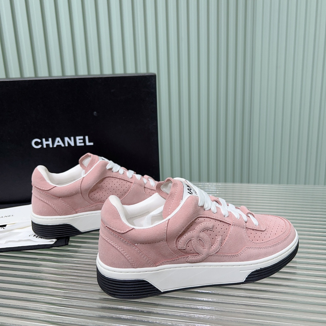 UA Ch**el SNEAKER