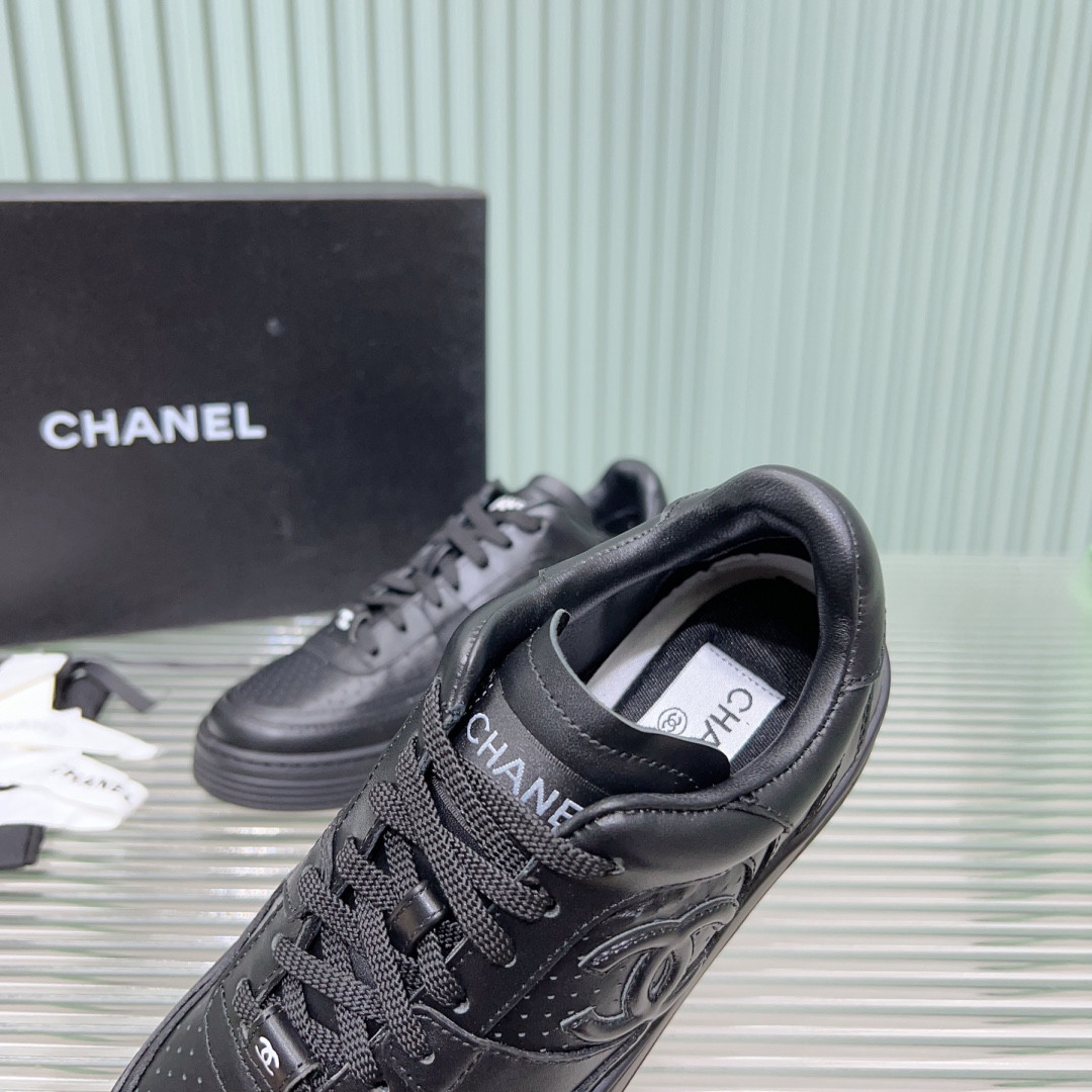 UA Ch**el SNEAKER