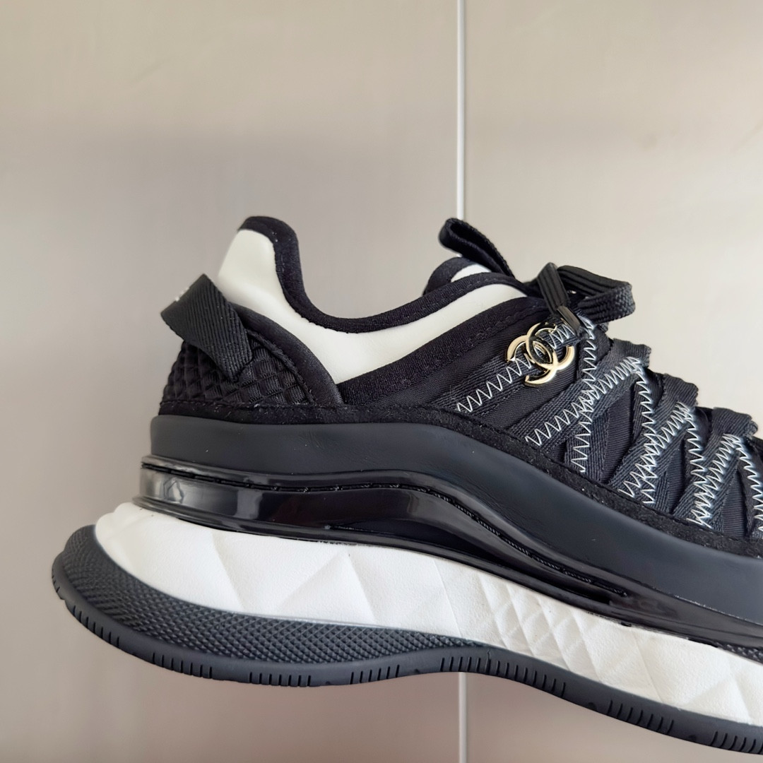 UA Ch**el SNEAKER