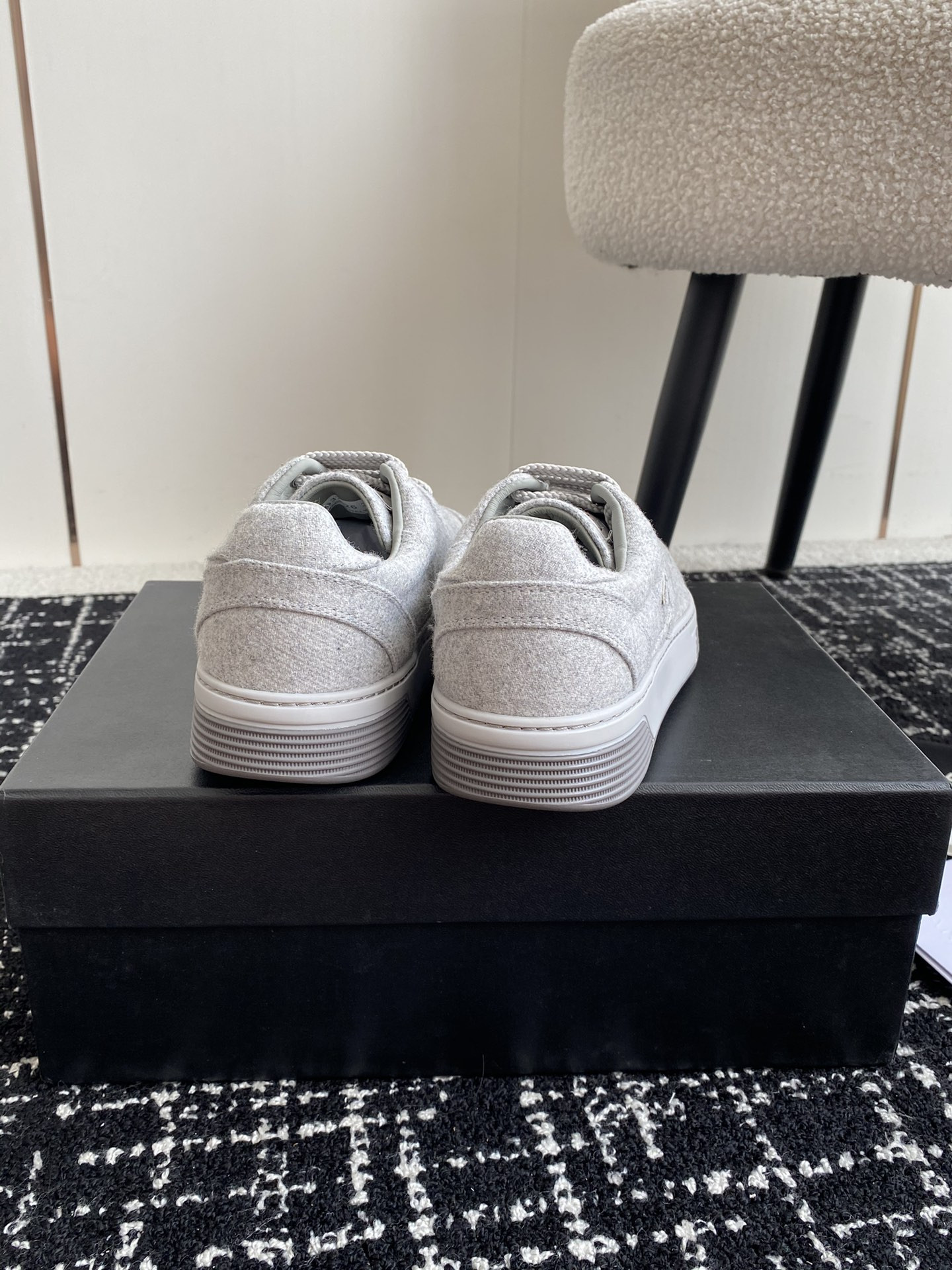 UA Ch**el SNEAKER