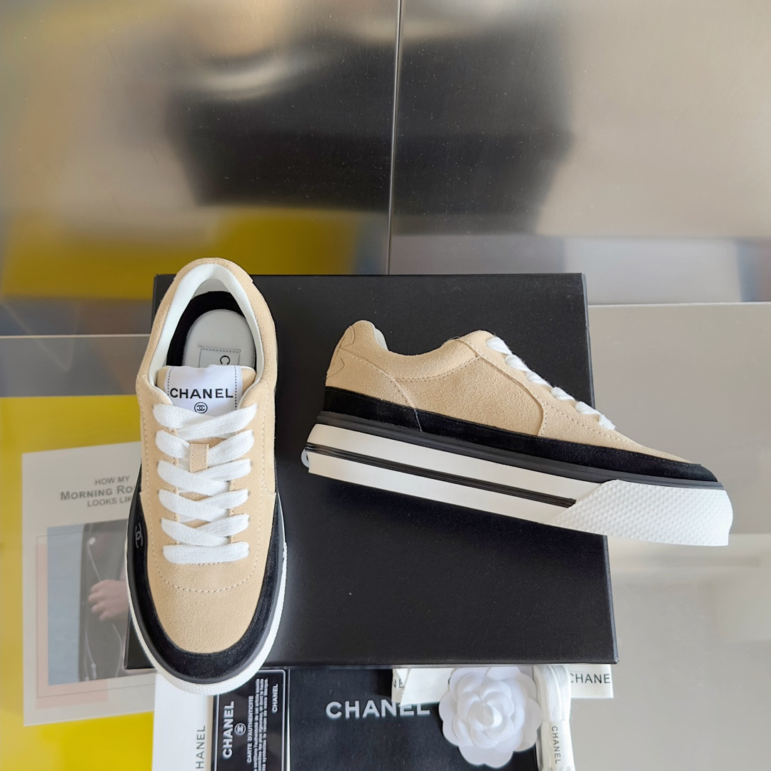 UA Ch**el SNEAKER