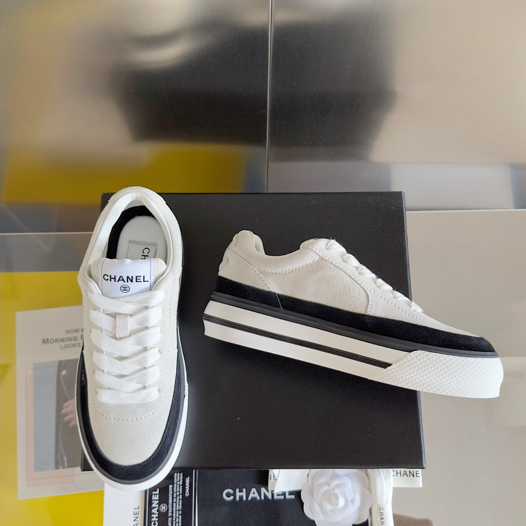 UA Ch**el SNEAKER