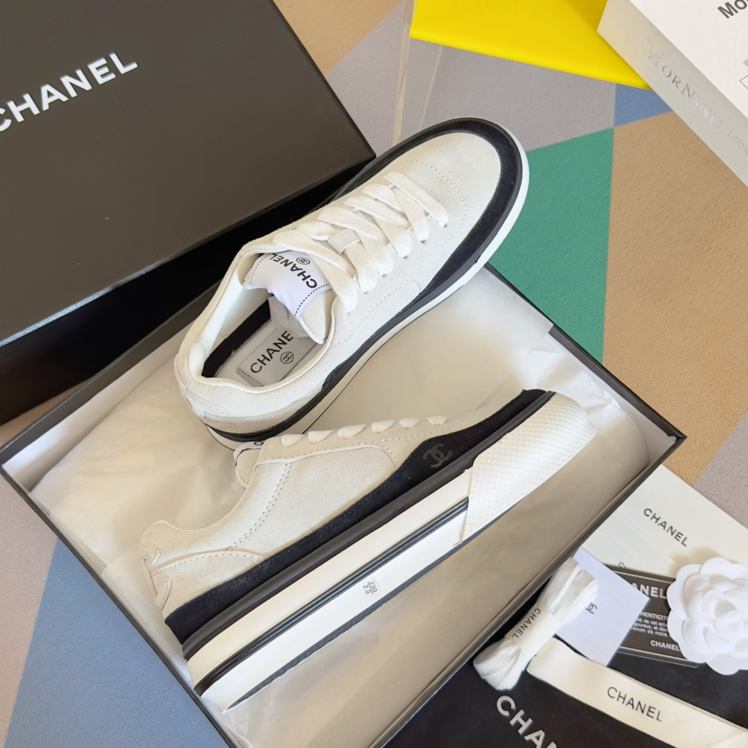UA Ch**el SNEAKER
