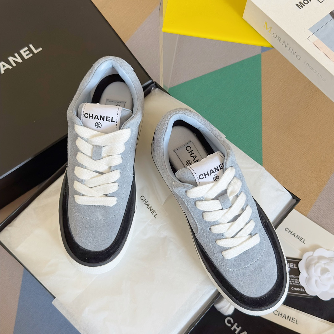 UA Ch**el SNEAKER