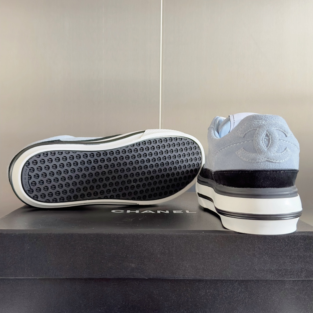 UA Ch**el SNEAKER