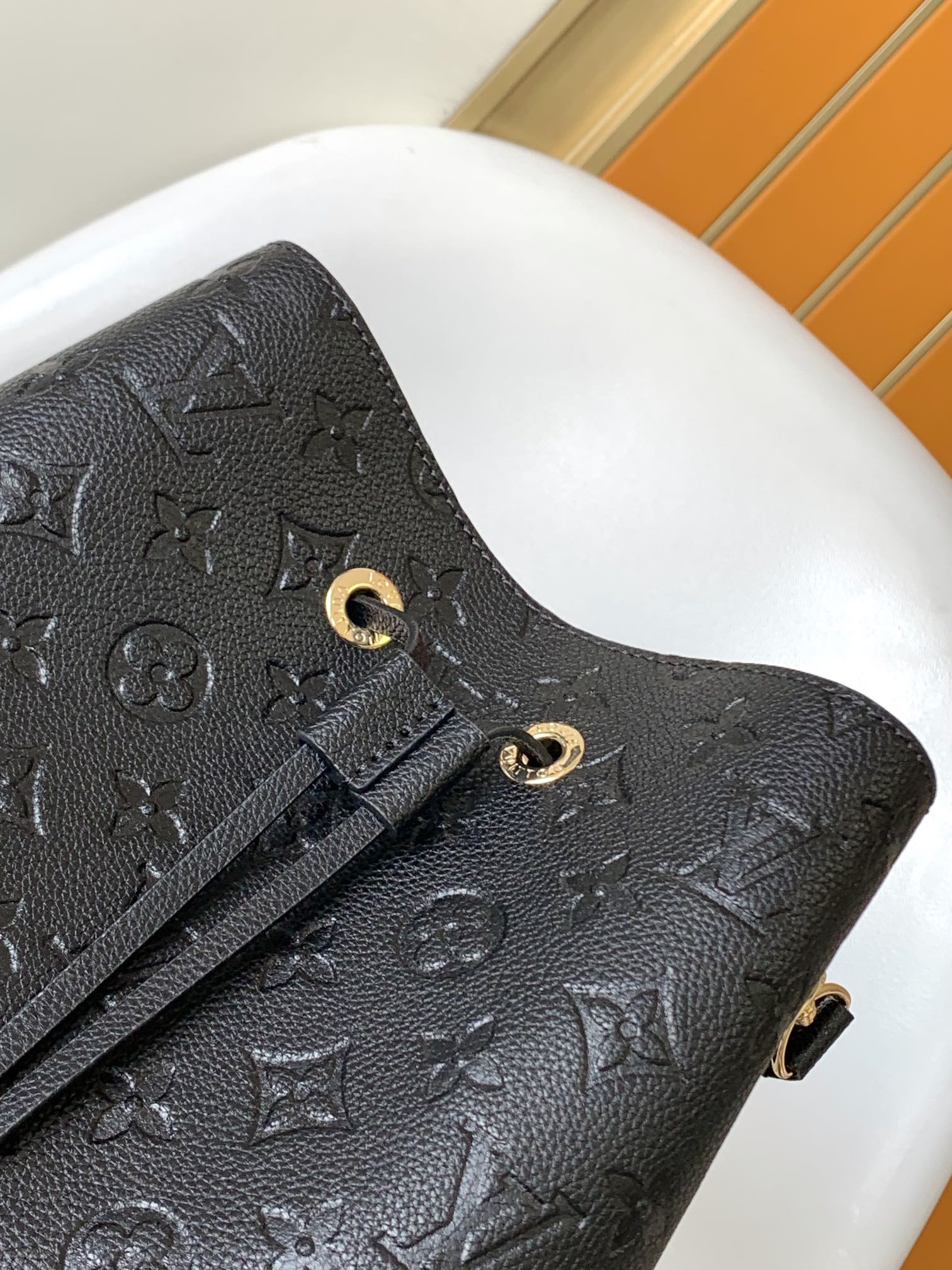 LV NéoNoé MM M45306 25.9 x 25.9 x 17.5CM