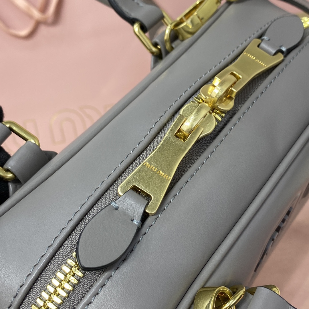M1v M1v arcadie leather bag 10.5x22x7.5cm