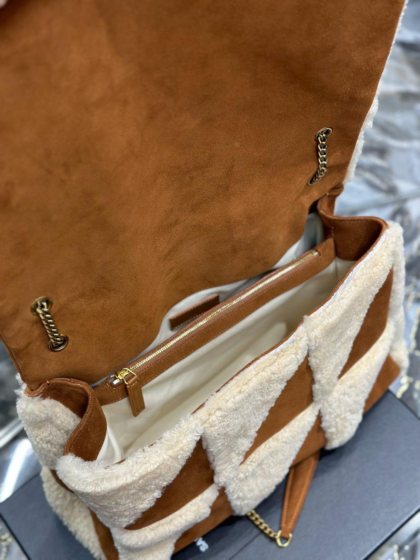 Y51 Jamie Large in Suede and Shearling 38×26×12cm