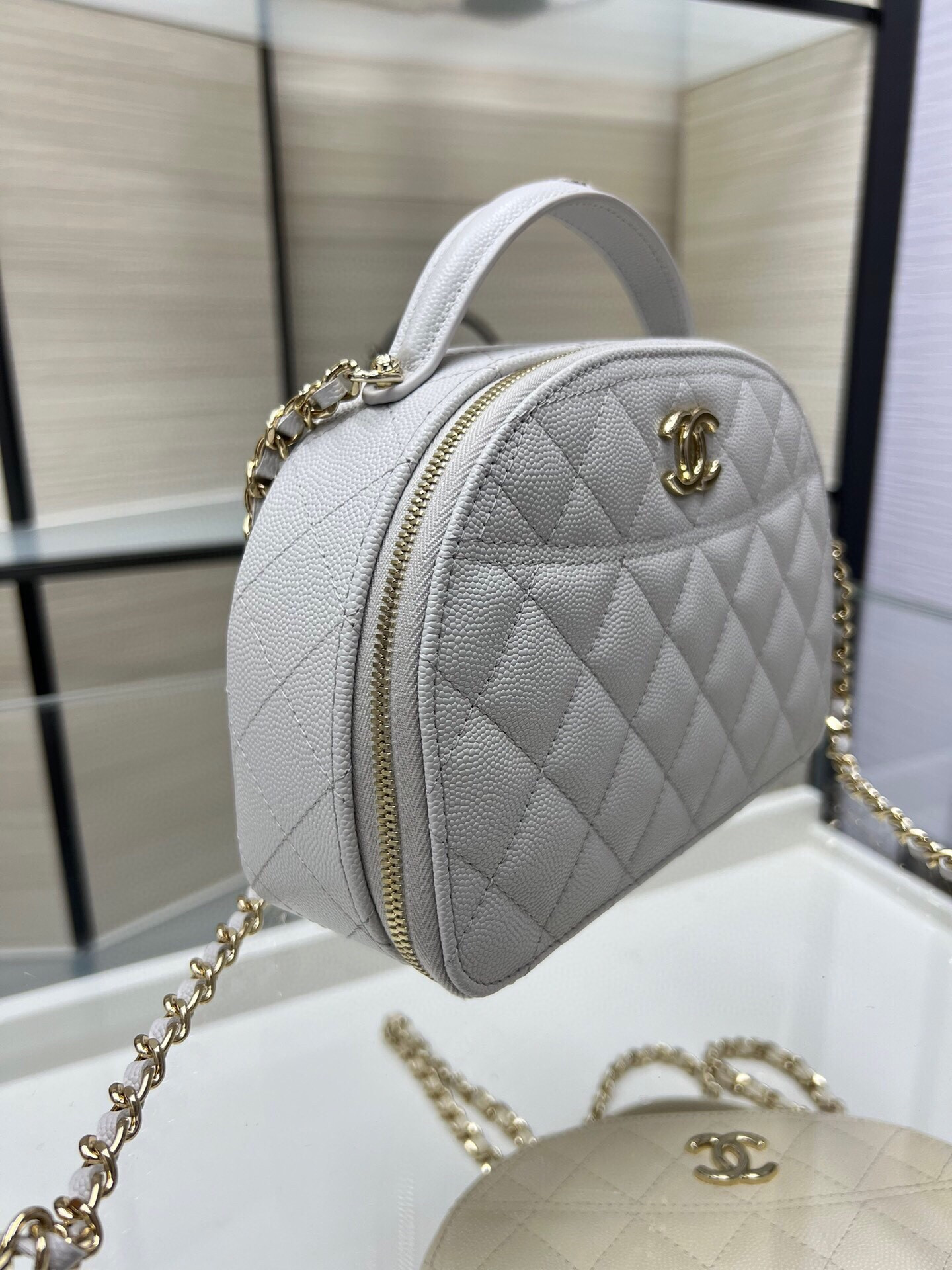 Ch**el 25C Chain shell bag 18X16X6cm