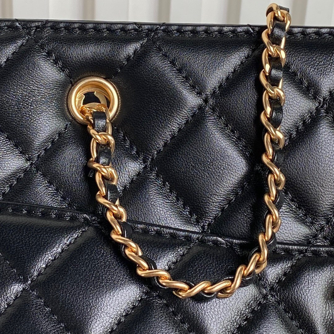 Ch**el Shopping Bag Lambskin 24×32×12cm