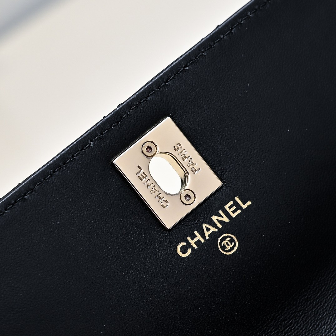 Ch**el Clutch with Chain 11x18.5x6cm