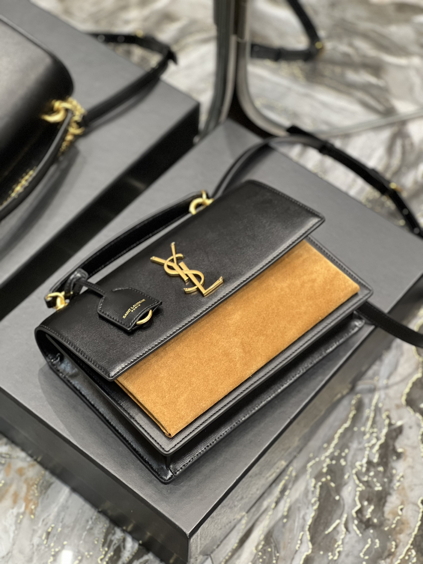 Y51 Sunset medium in smooth leather 25x18x5cm