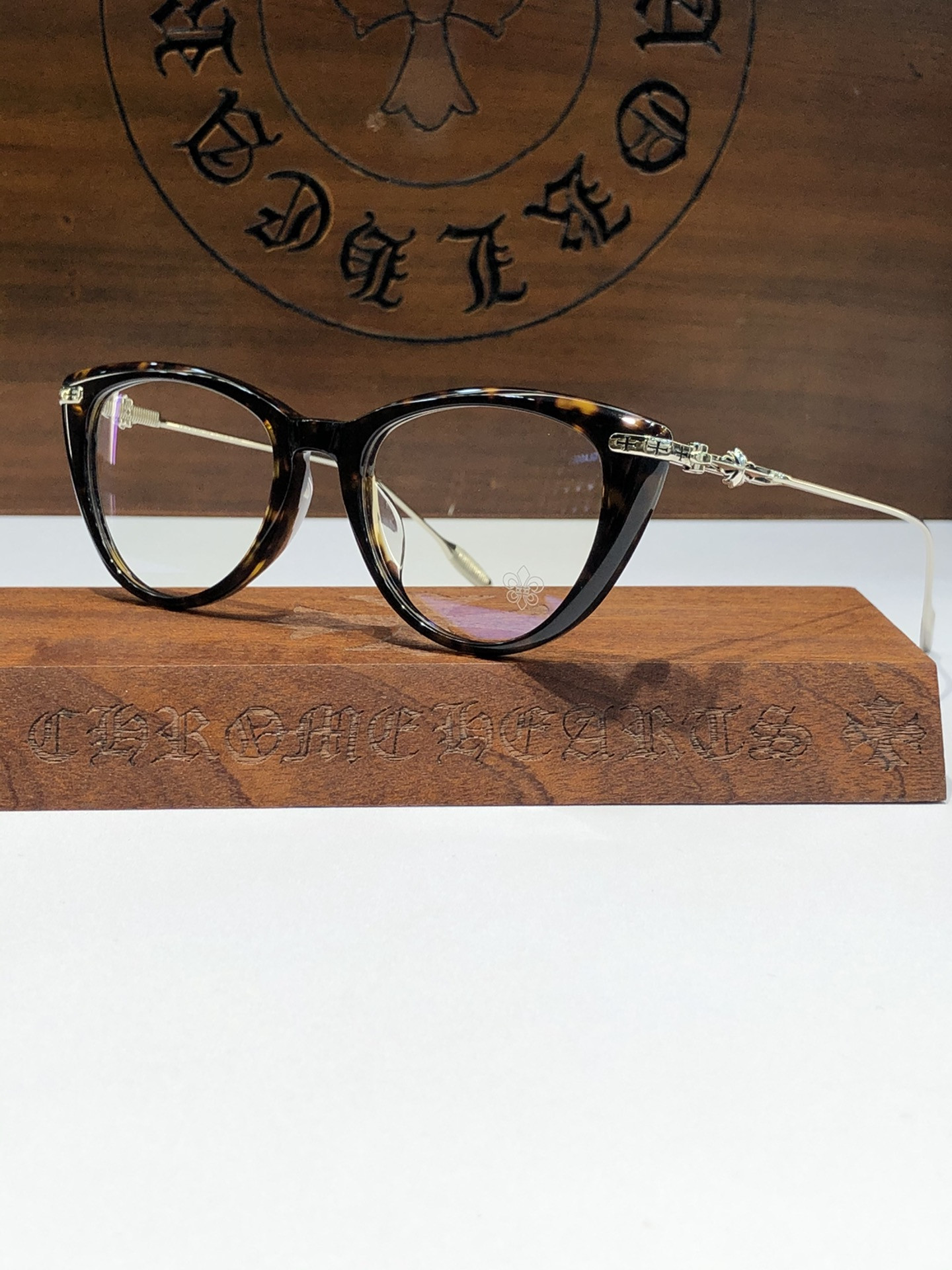 Ch*0me He**ts Glasses CH8228