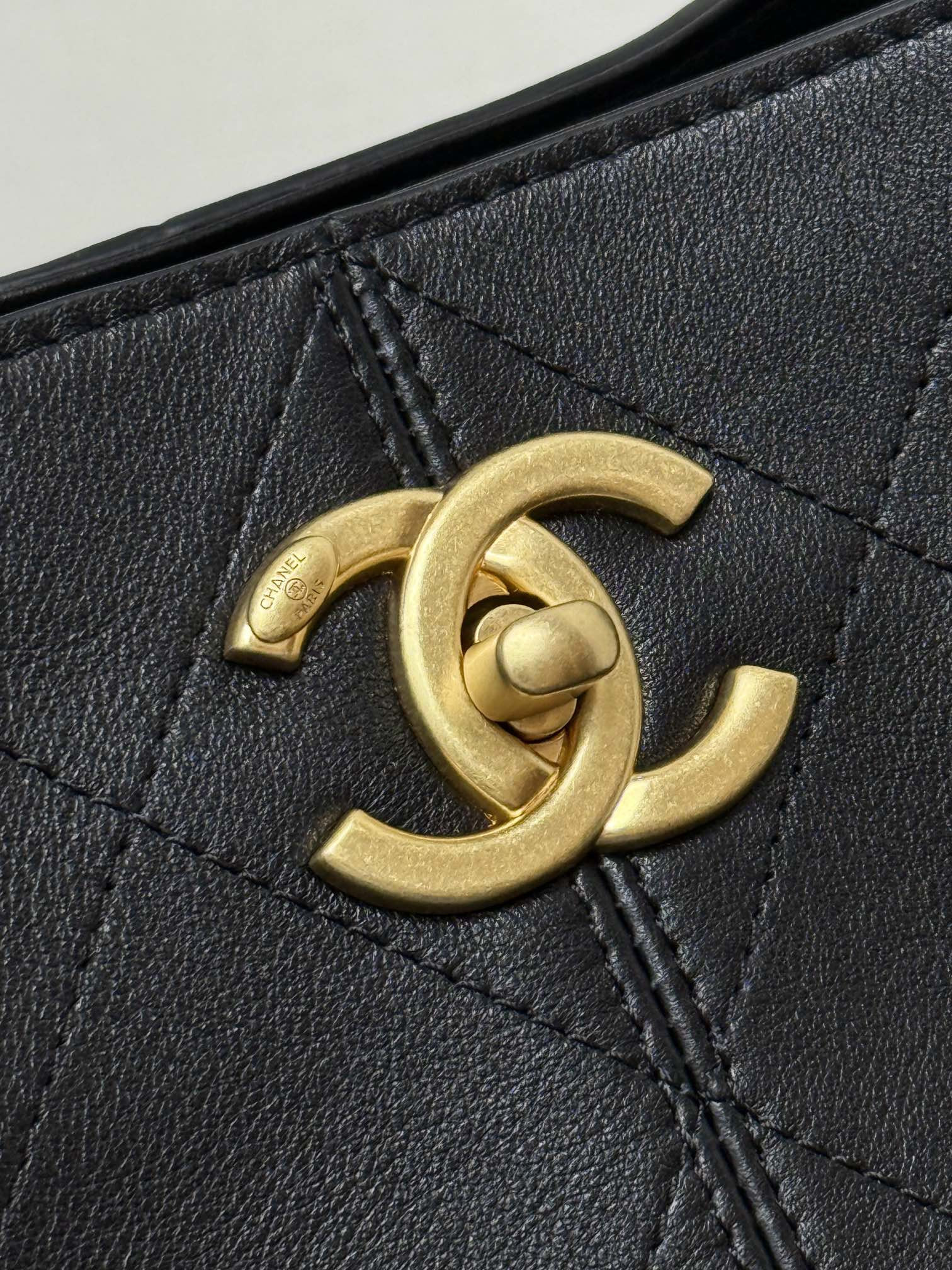 Ch**el Small Shopping Bag AS5634 24x36x14cm