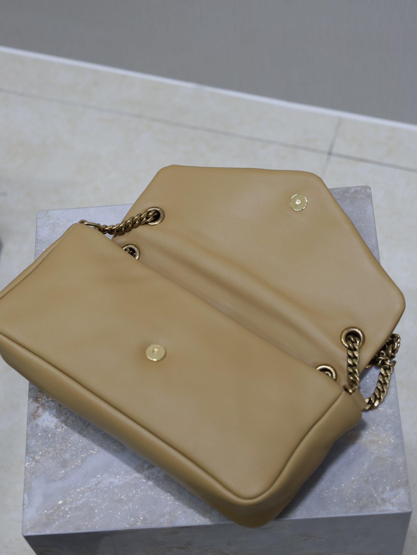 Y51 CALYPSO small in plunged lambskin 26x14x7cm